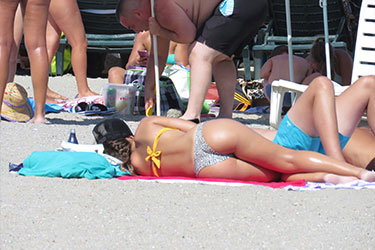 big-ass voyeur bikini amateurs